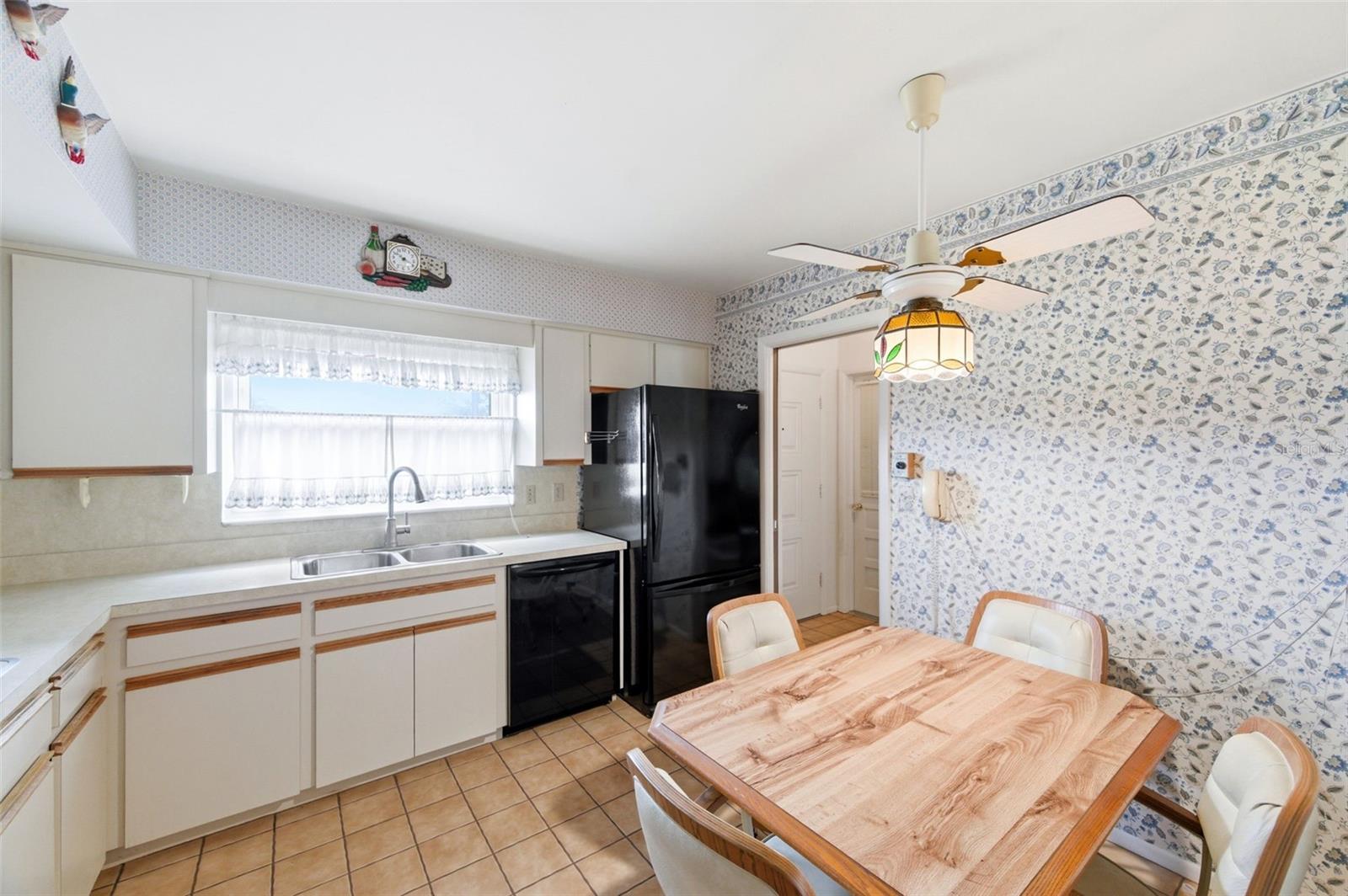 COUNTRY ESTATES 4TH ADD - Residential