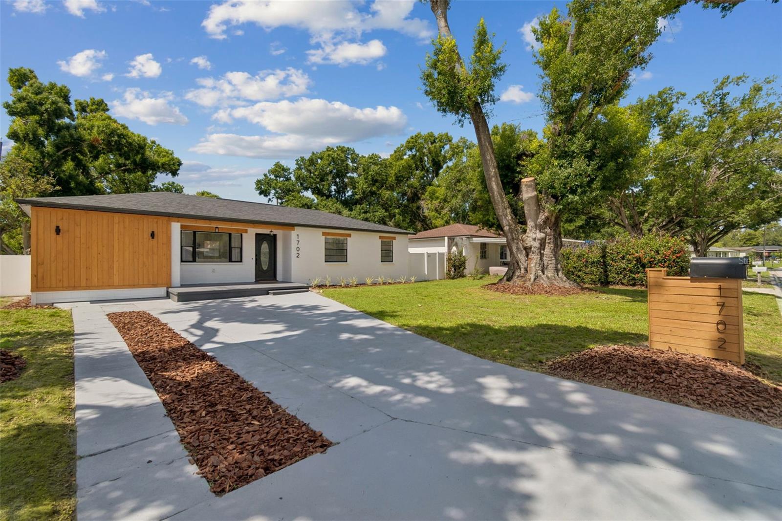 AYALAS ADD TO WELLSWOOD - Residential