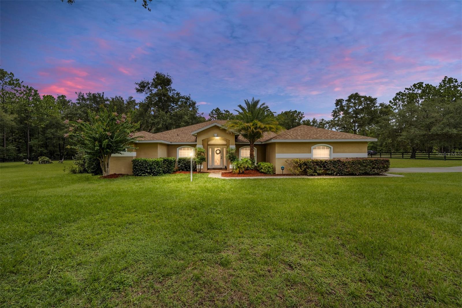 ROLLING HILLS - Residential