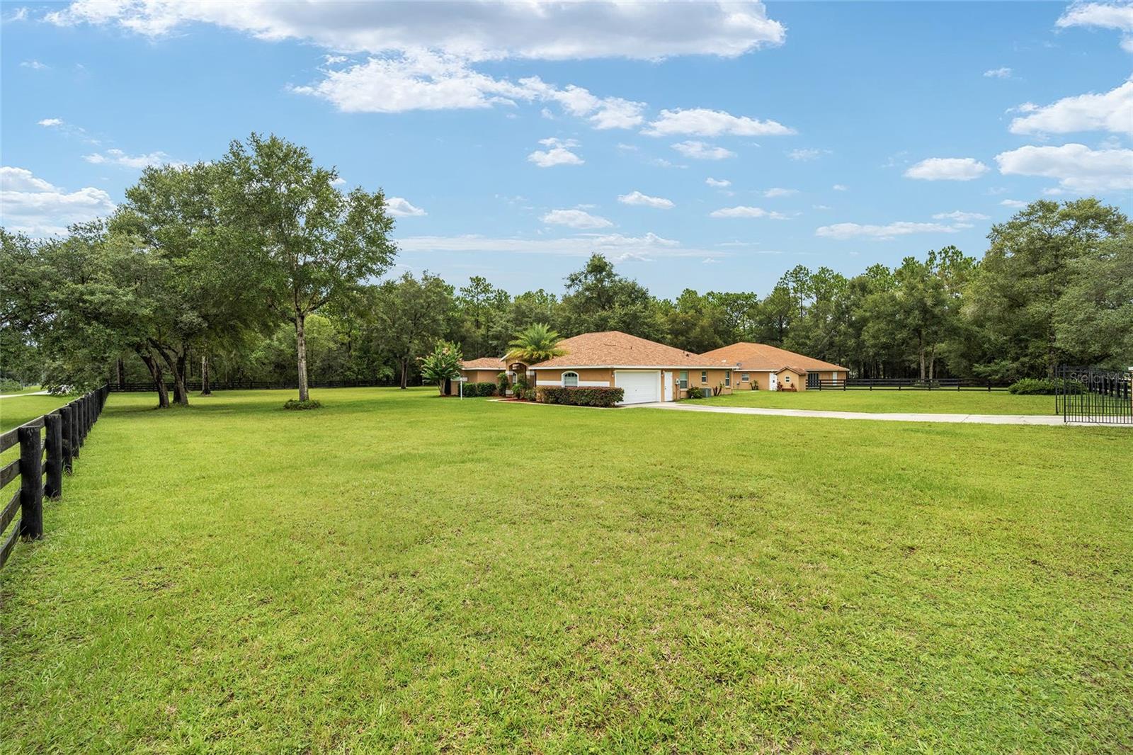 ROLLING HILLS - Residential