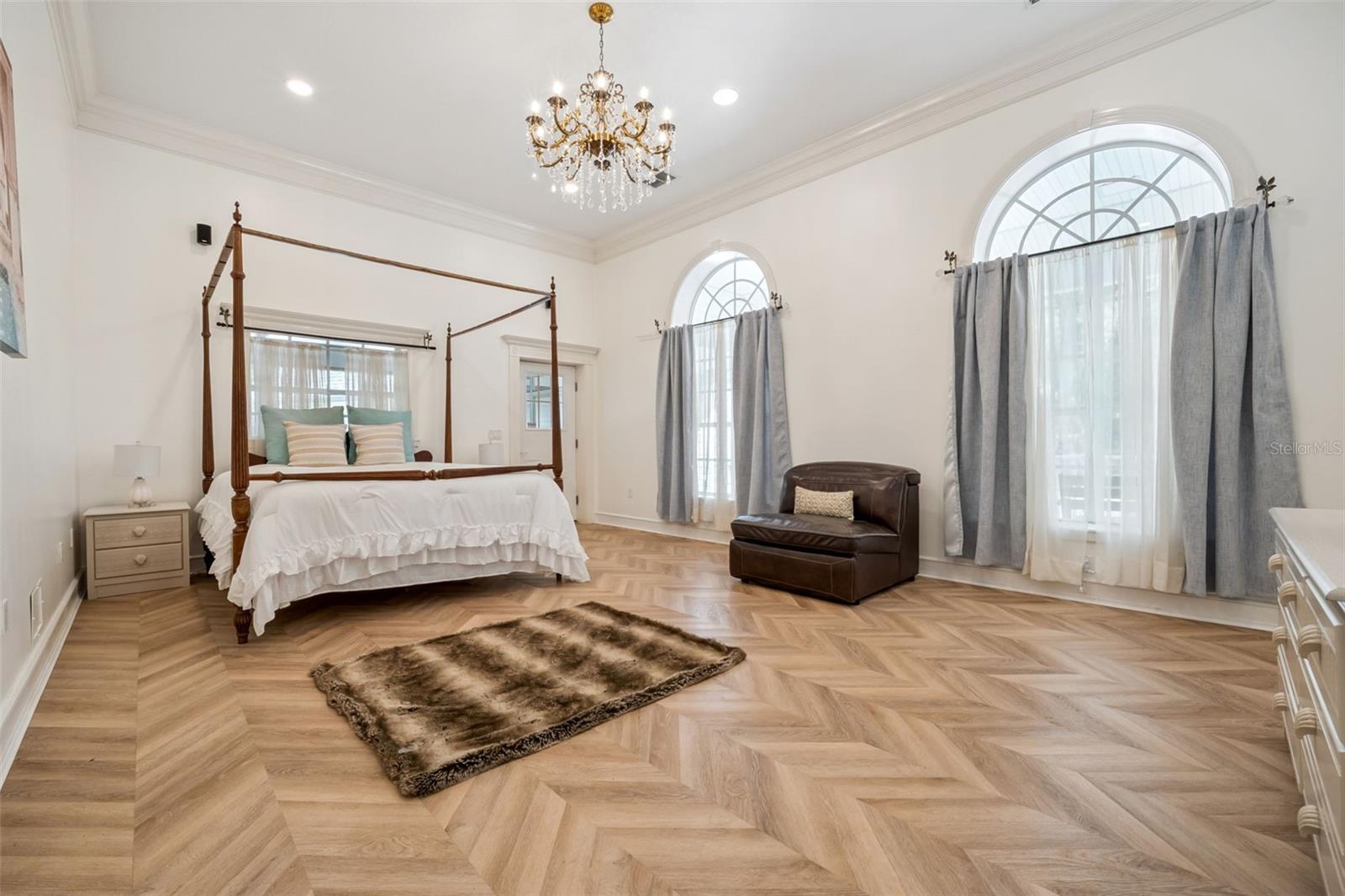ROYAL OAKS ESTATE - Residential