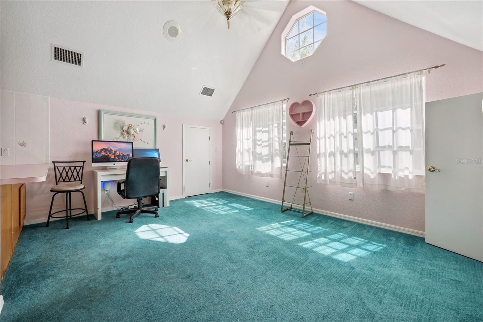 ROYAL OAKS ESTATE - Residential
