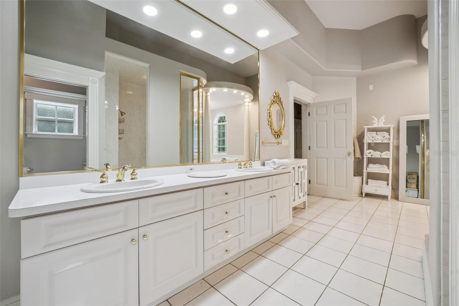 ROYAL OAKS ESTATE - Residential