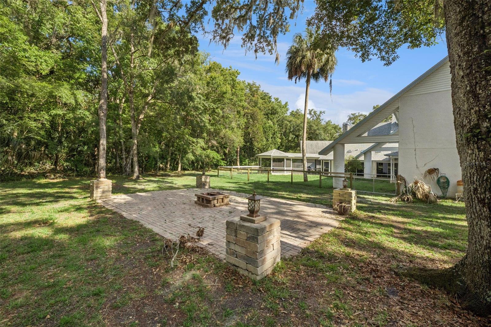 ROYAL OAKS ESTATE - Residential
