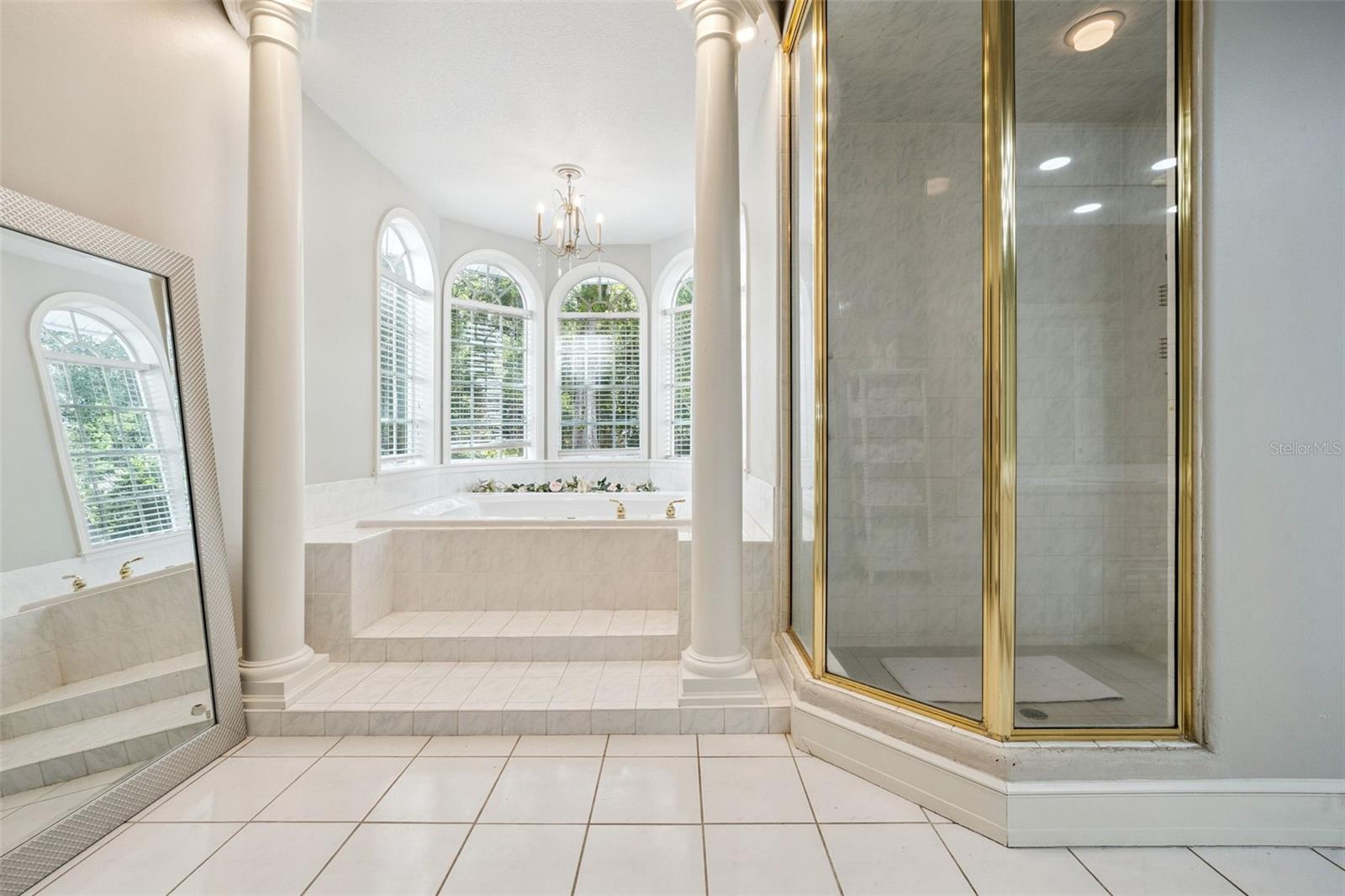 ROYAL OAKS ESTATE - Residential