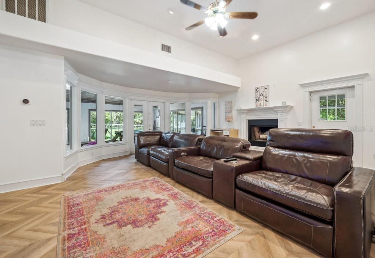 ROYAL OAKS ESTATE - Residential