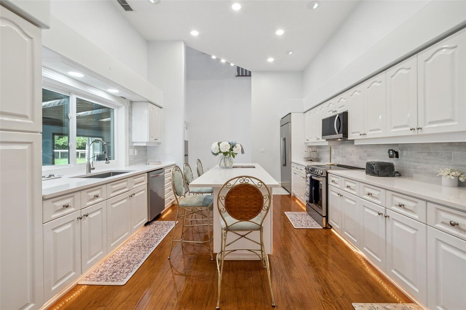 ROYAL OAKS ESTATE - Residential
