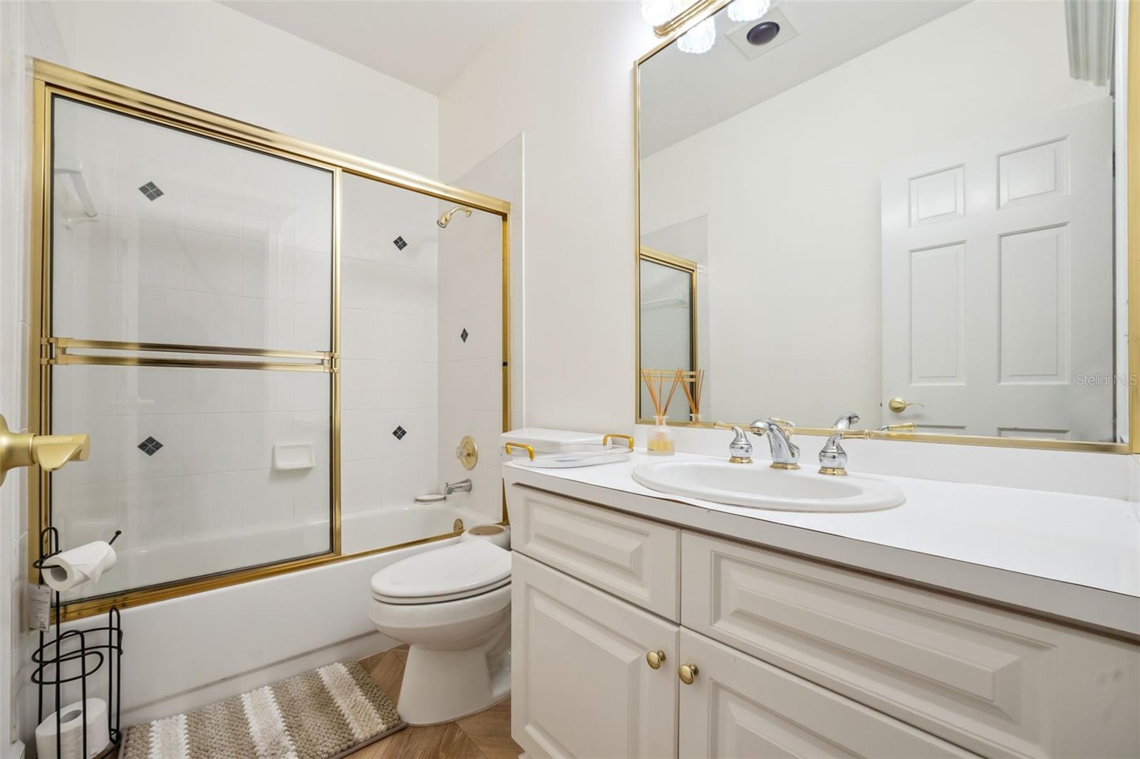 ROYAL OAKS ESTATE - Residential