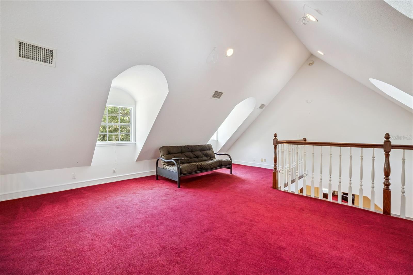 ROYAL OAKS ESTATE - Residential