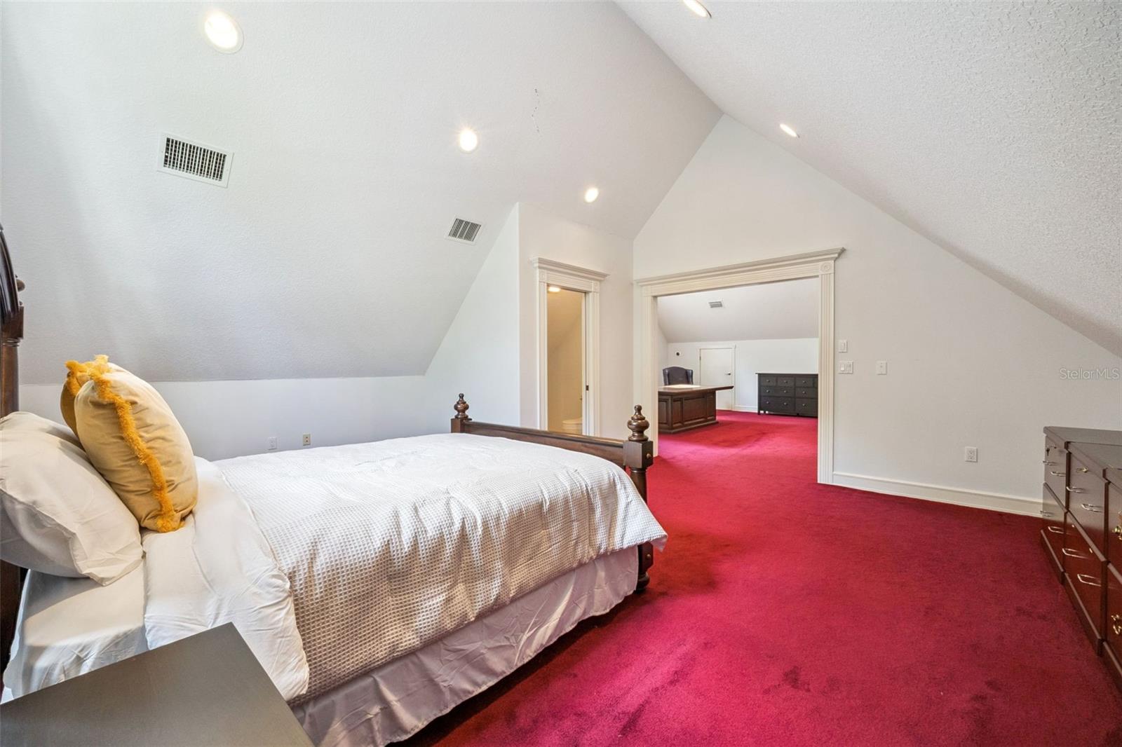 ROYAL OAKS ESTATE - Residential