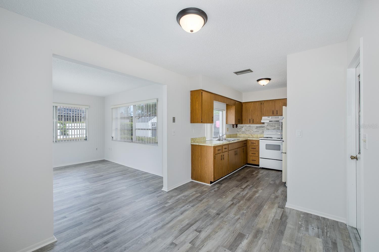 SPRING HILL - Residential