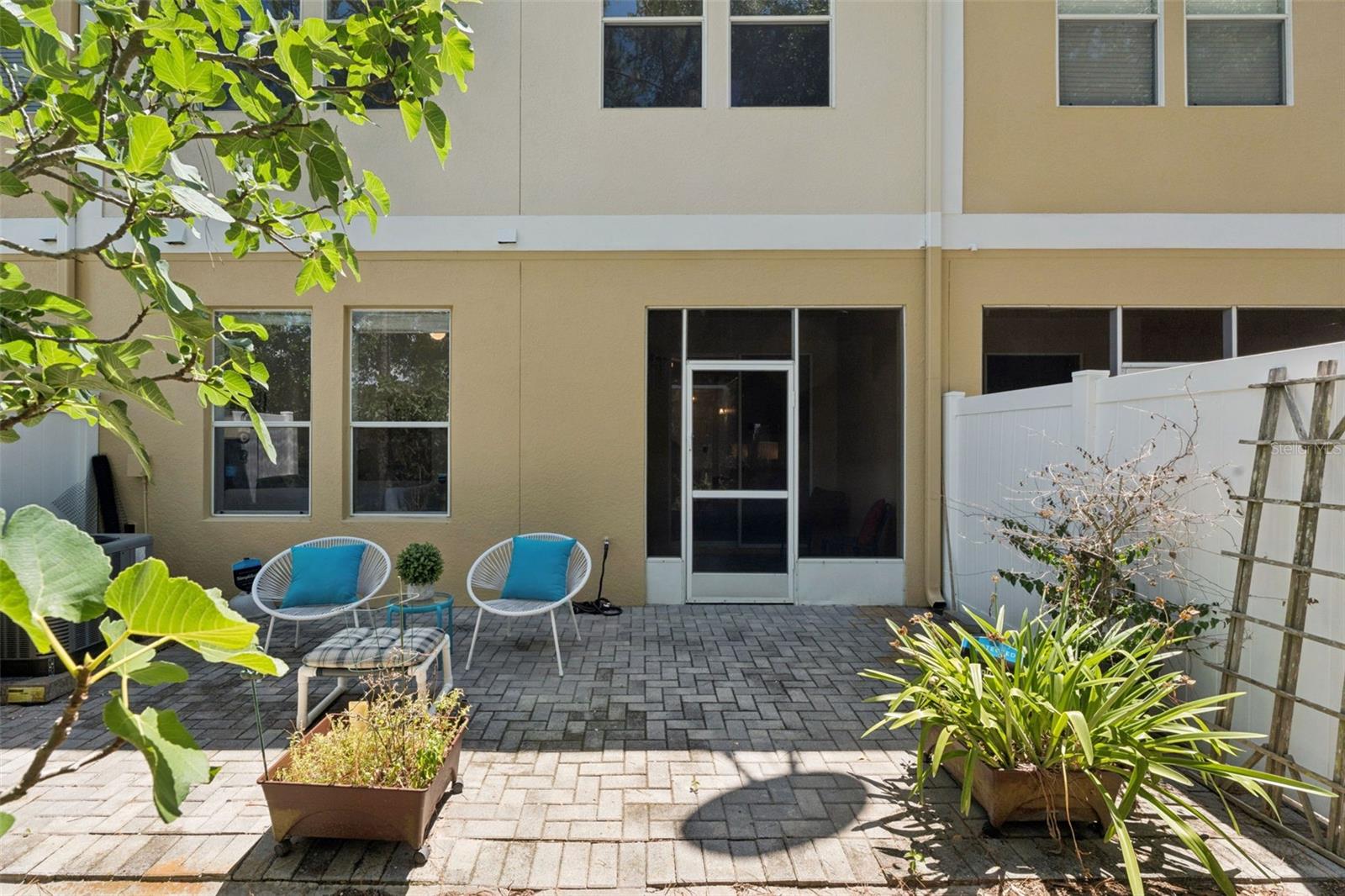 OASIS COVE 1 AT LAKESIDE VILLAGE CONDO PH 1 - Residential