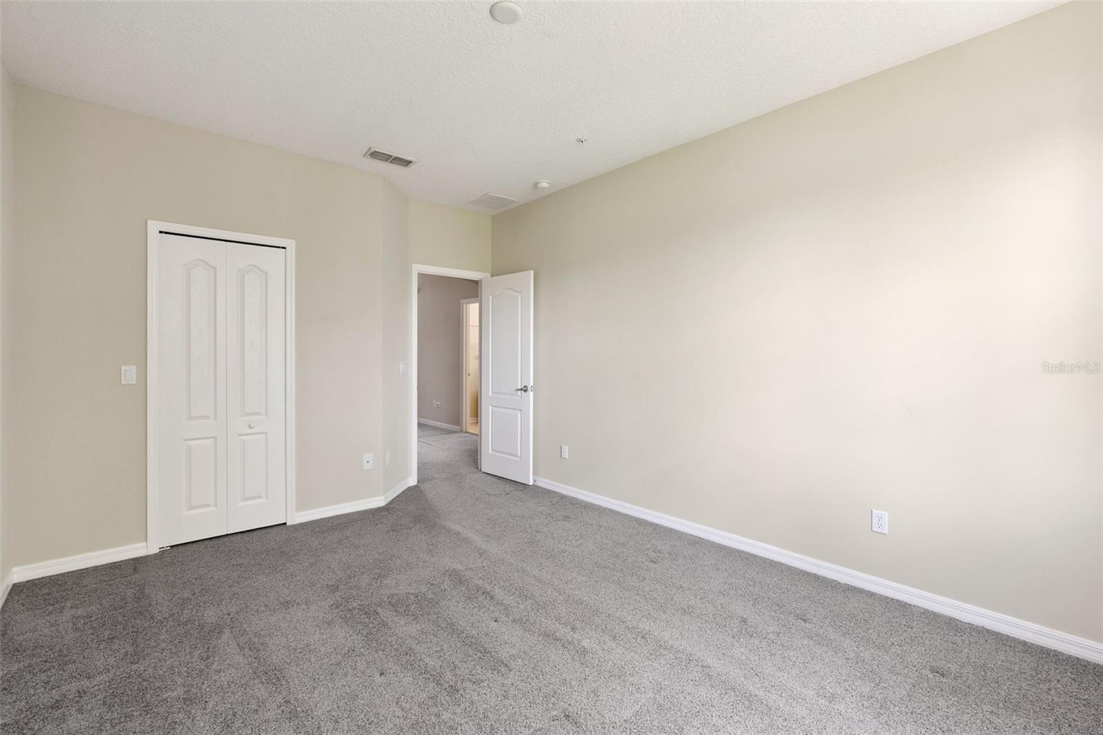 OASIS COVE 1 AT LAKESIDE VILLAGE CONDO PH 1 - Residential