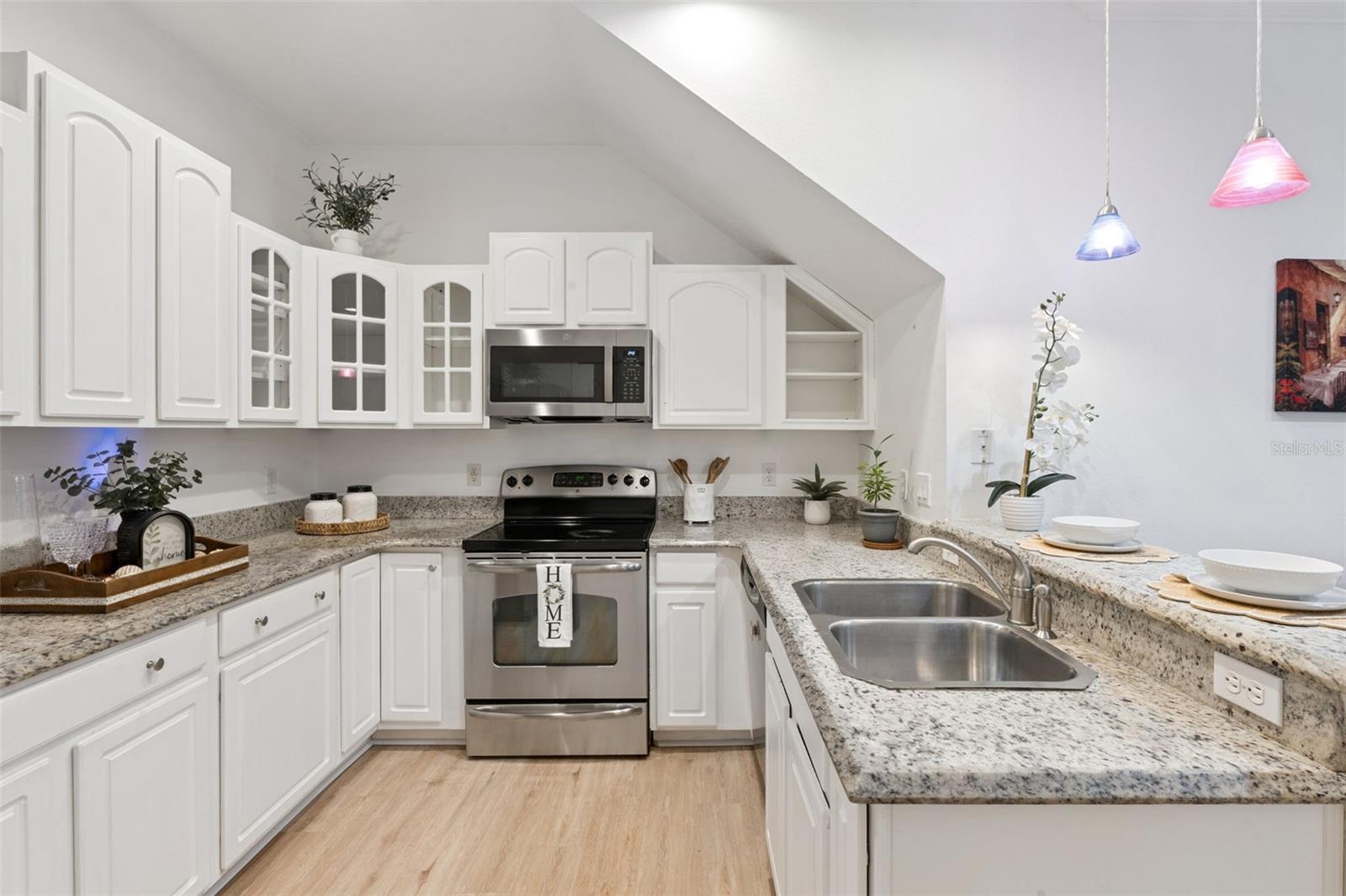 OASIS COVE 1 AT LAKESIDE VILLAGE CONDO PH 1 - Residential