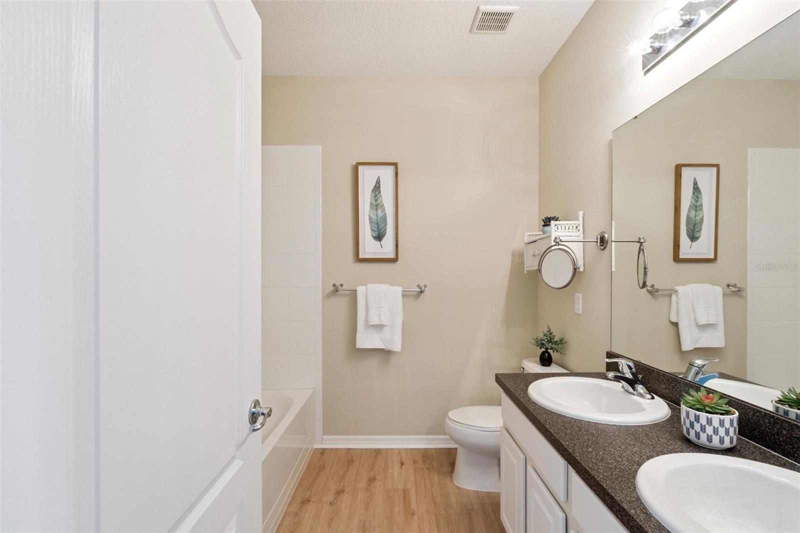 OASIS COVE 1 AT LAKESIDE VILLAGE CONDO PH 1 - Residential