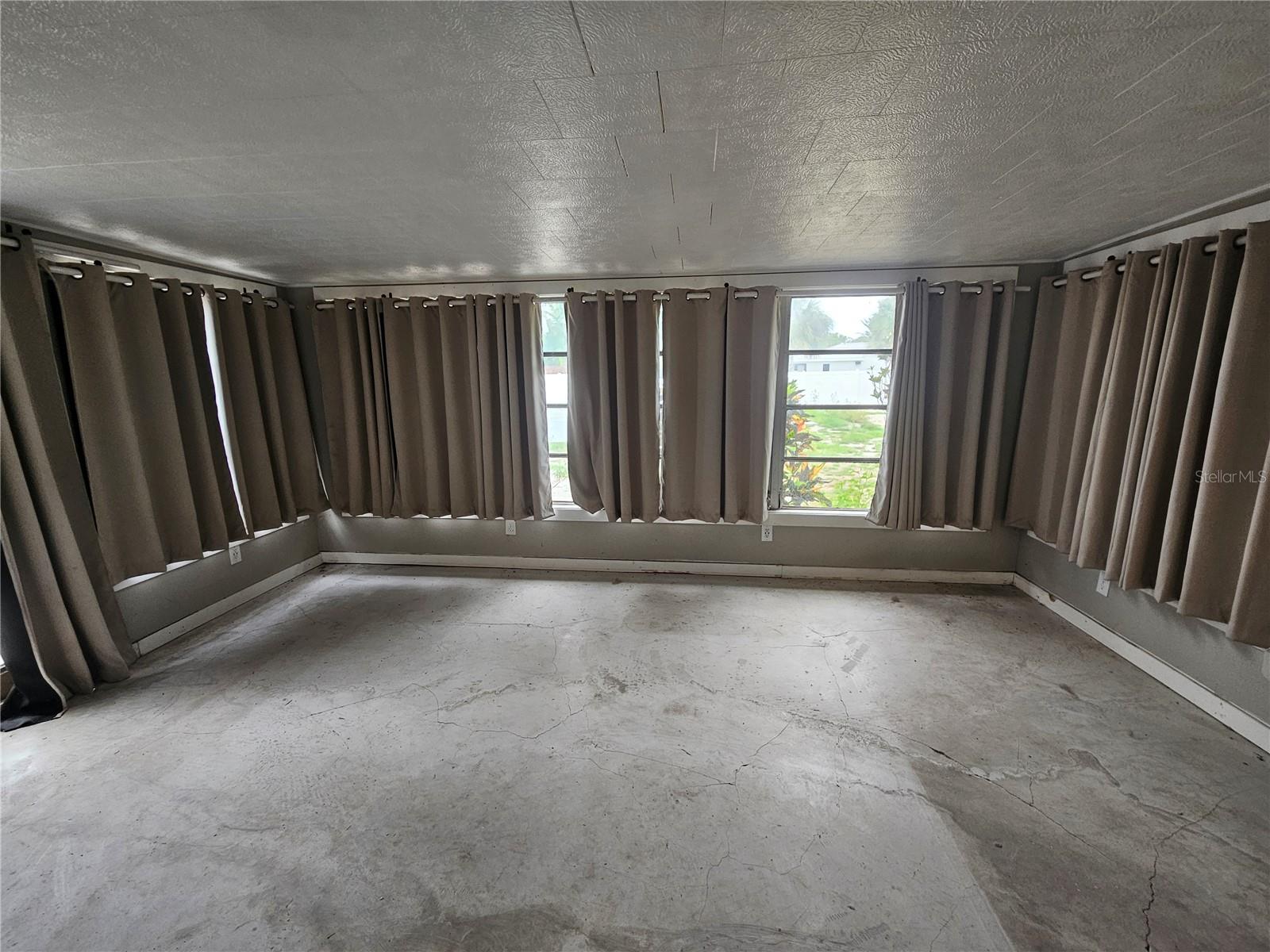 PINE SHORES ESTATE 3RD ADD - Residential