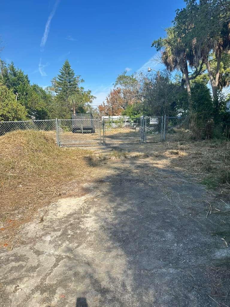 HORSEY PARK - Land