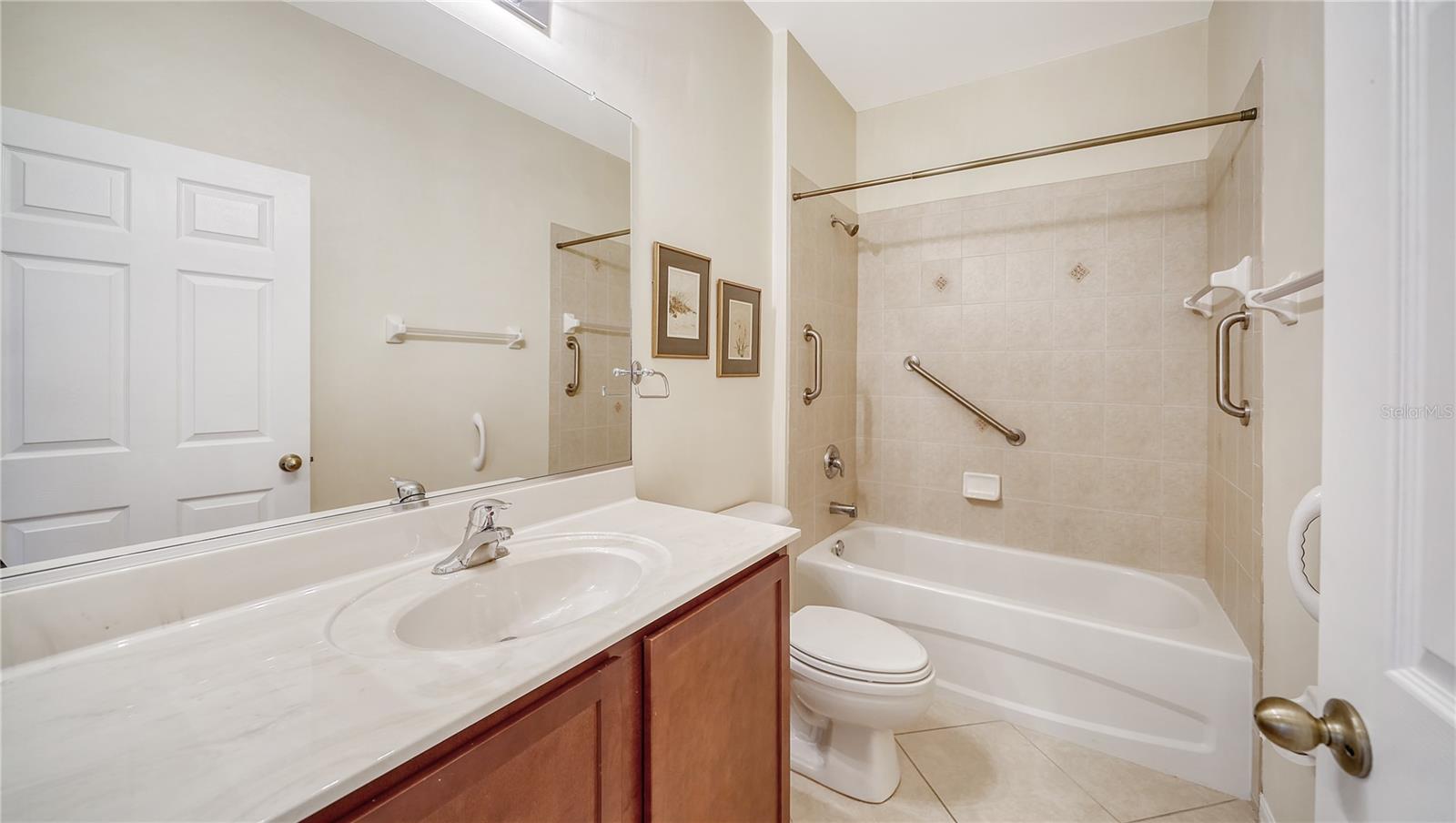 VENTURA VILLAGE - Residential