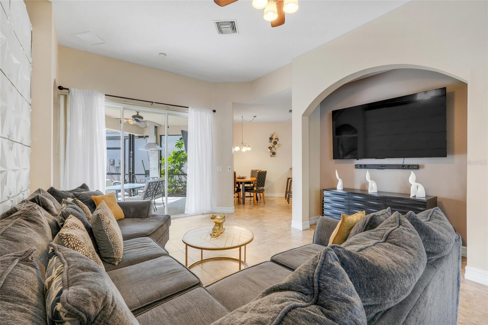 CALABAY PARC - Residential Lease