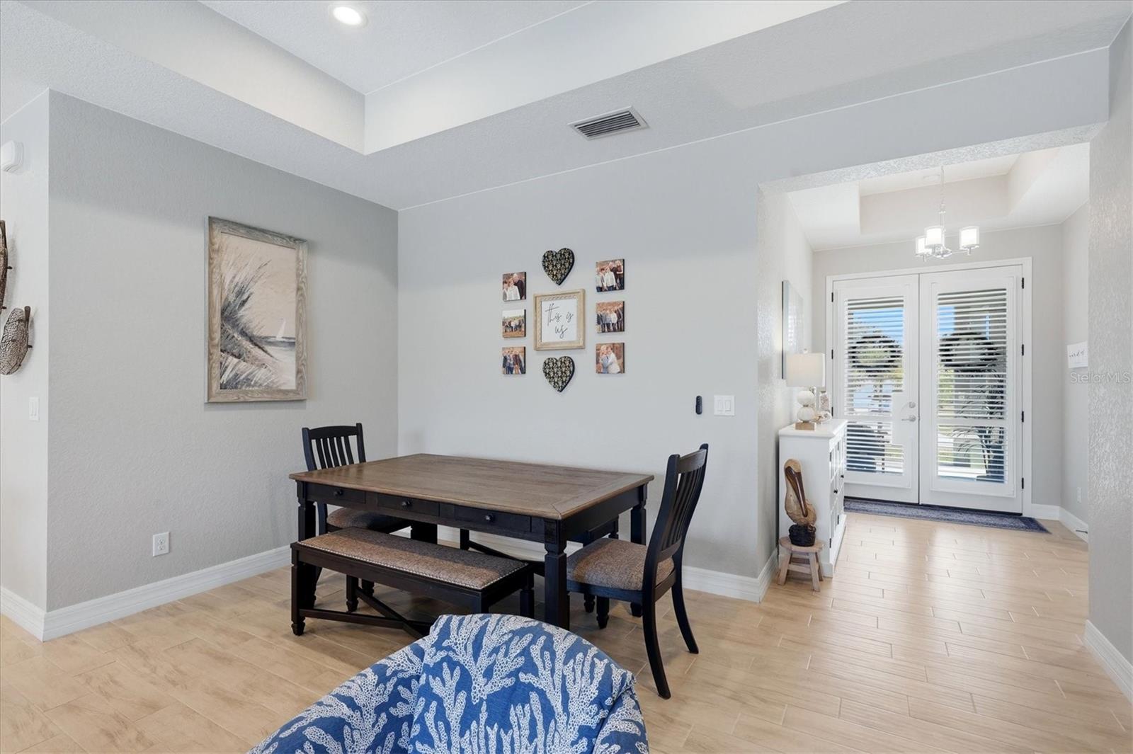 ROTONDA LAKES - Residential