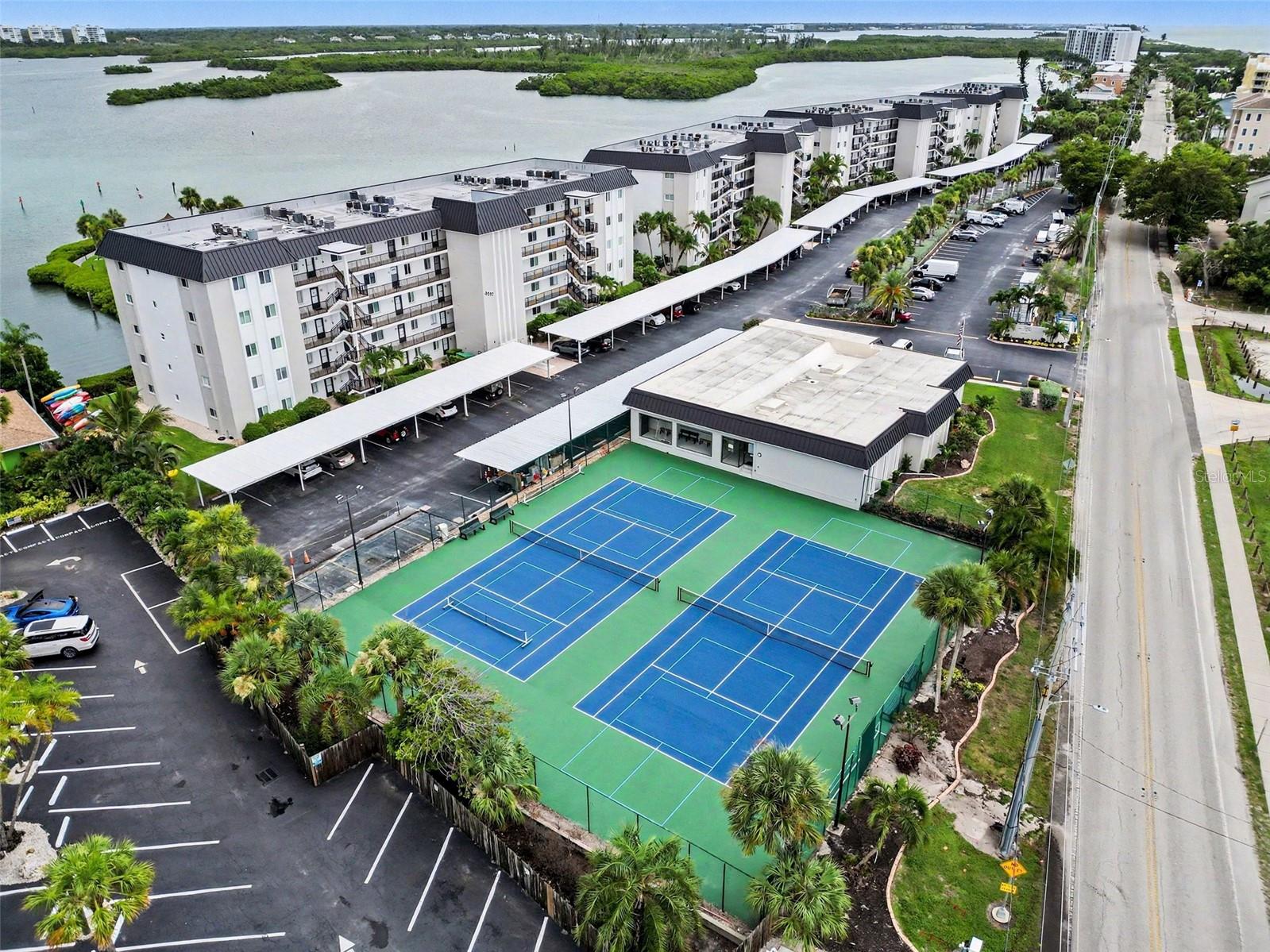 SUNRISE COVE SEC 4 - Residential