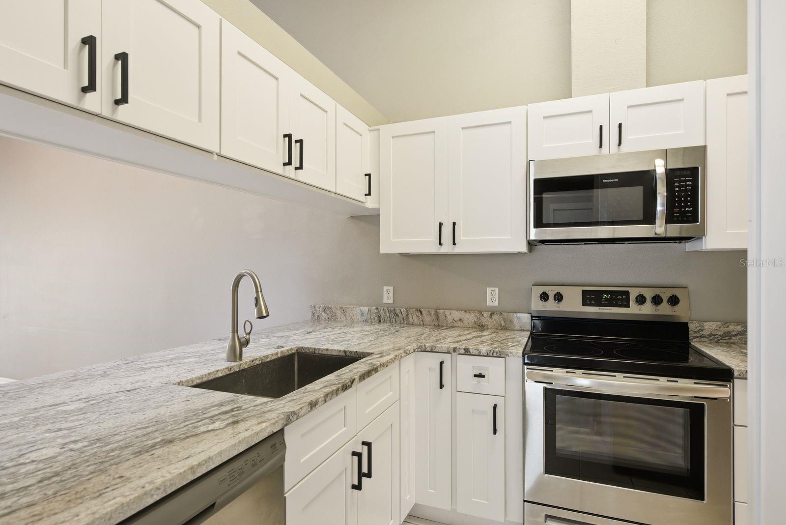 BAYVIEW VILLAS CONDO - Residential Lease
