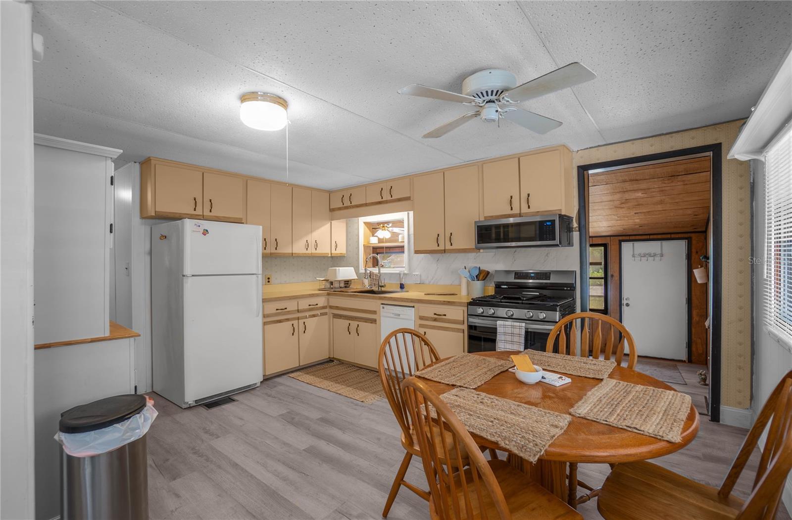 RIVER LAKES MANOR UNIT 01 - Residential