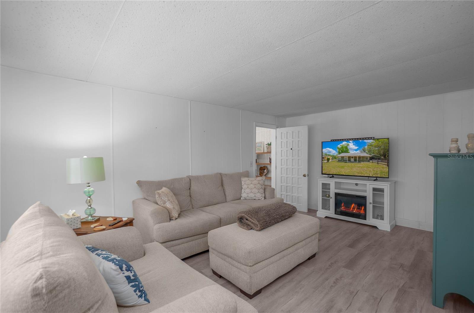 RIVER LAKES MANOR UNIT 01 - Residential