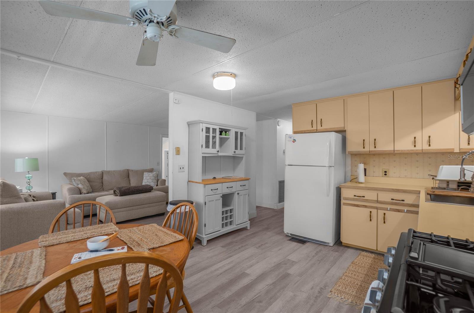 RIVER LAKES MANOR UNIT 01 - Residential