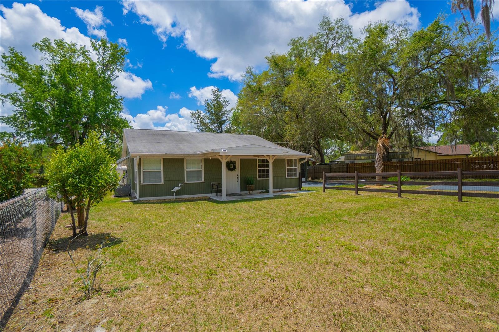 RIVER LAKES MANOR UNIT 01 - Residential