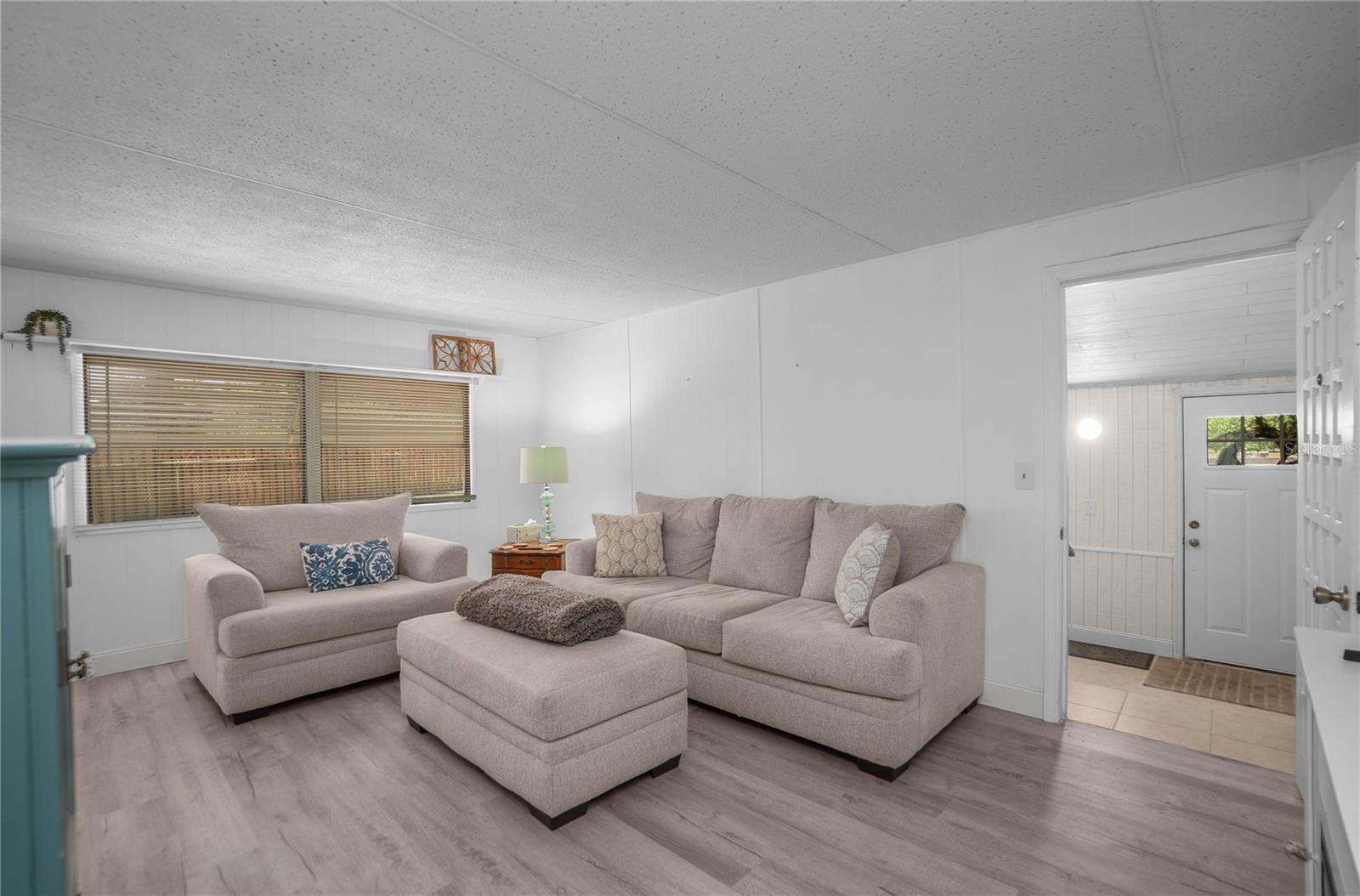 RIVER LAKES MANOR UNIT 01 - Residential