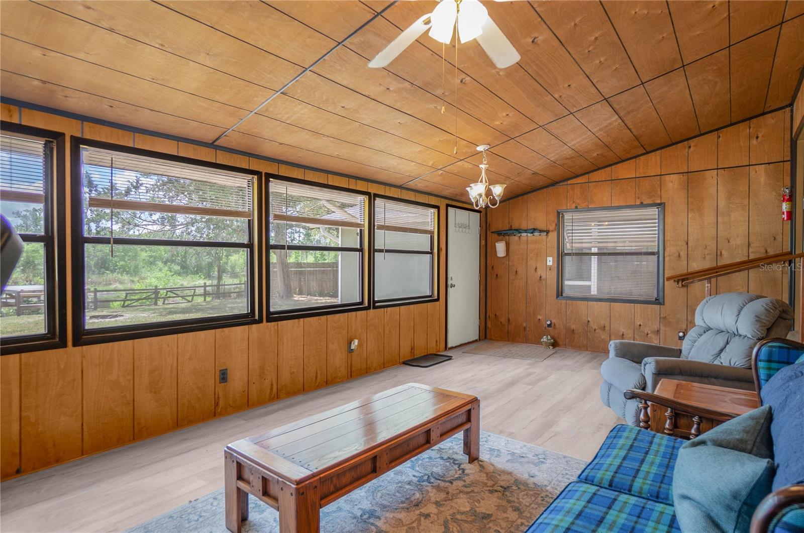 RIVER LAKES MANOR UNIT 01 - Residential