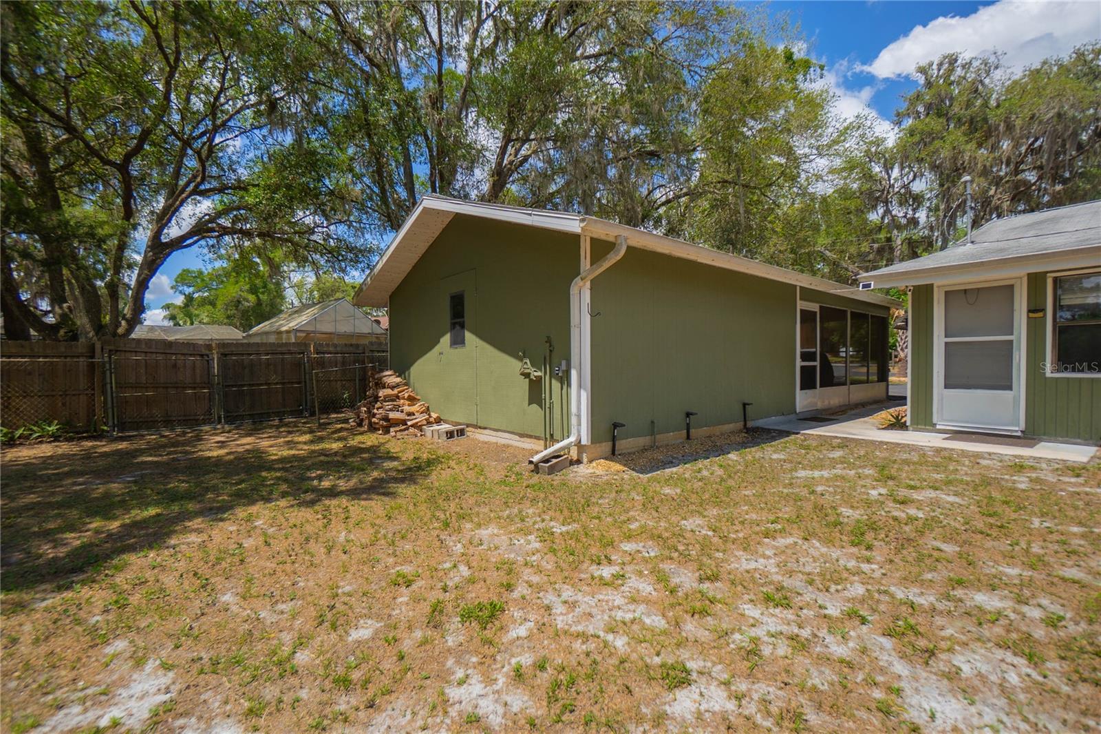 RIVER LAKES MANOR UNIT 01 - Residential