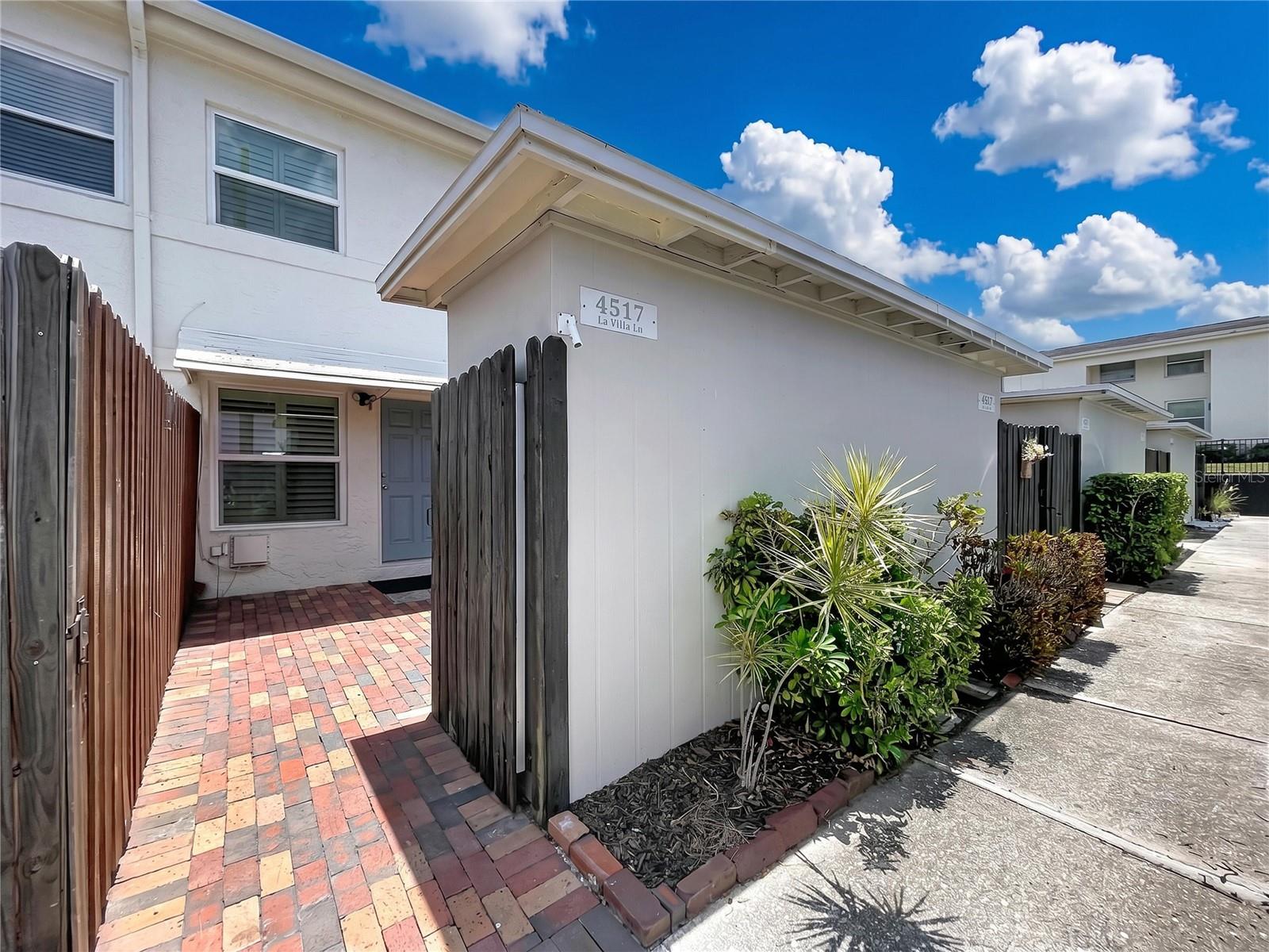 TAMPA VILLAS SOUTH UNIT 1 - Residential