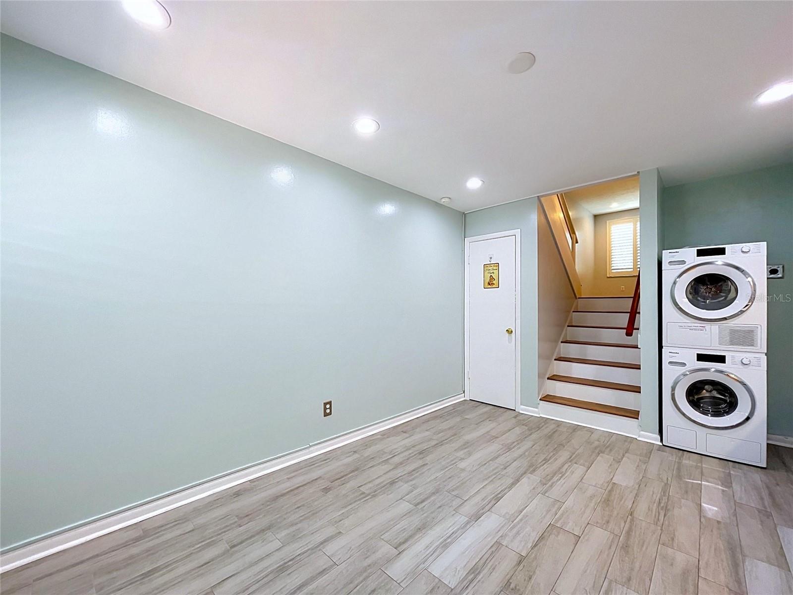 TAMPA VILLAS SOUTH UNIT 1 - Residential