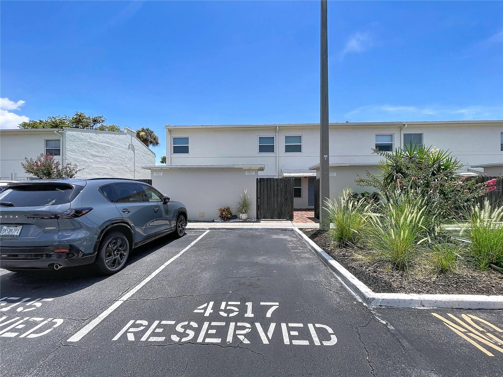 TAMPA VILLAS SOUTH UNIT 1 - Residential