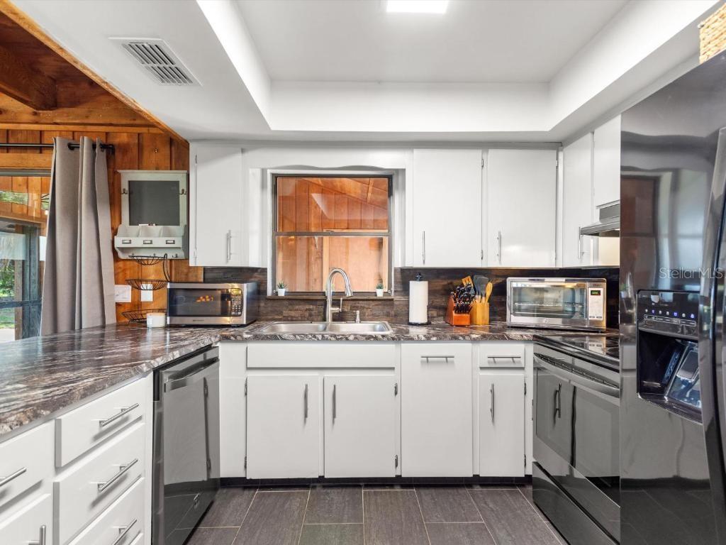LUCERNE SHORES - Residential