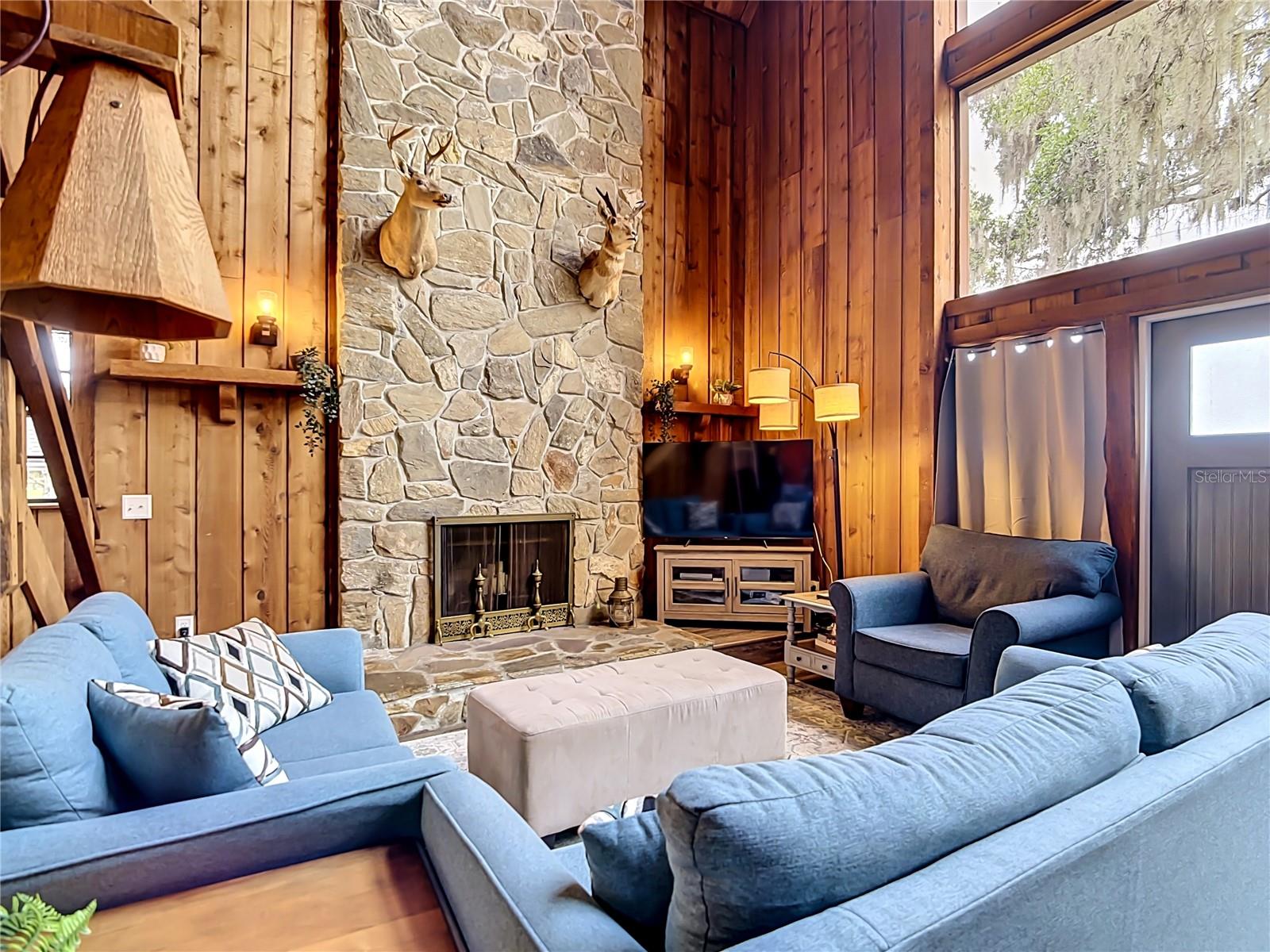 LUCERNE SHORES - Residential