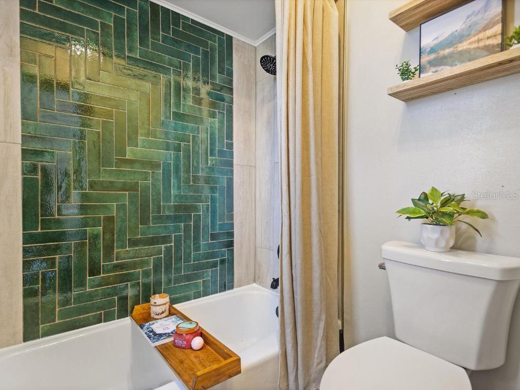 LUCERNE SHORES - Residential