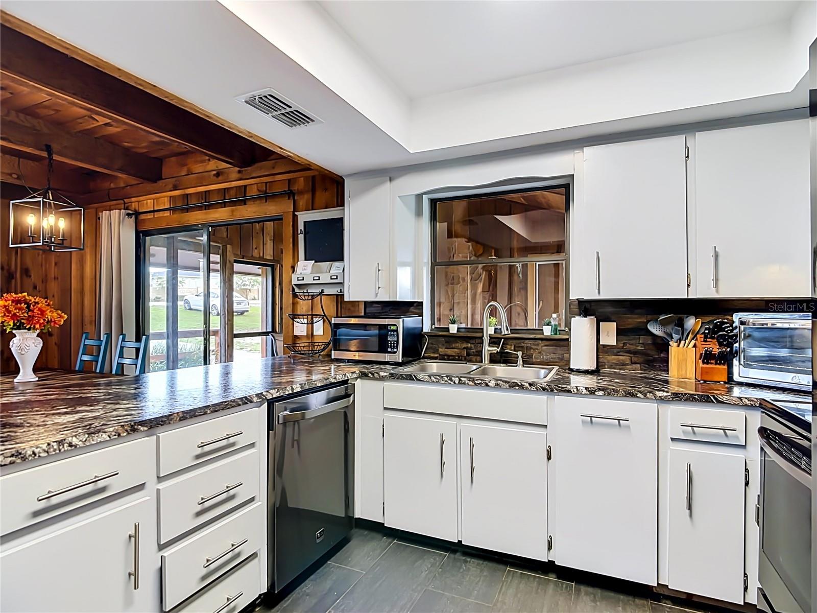 LUCERNE SHORES - Residential