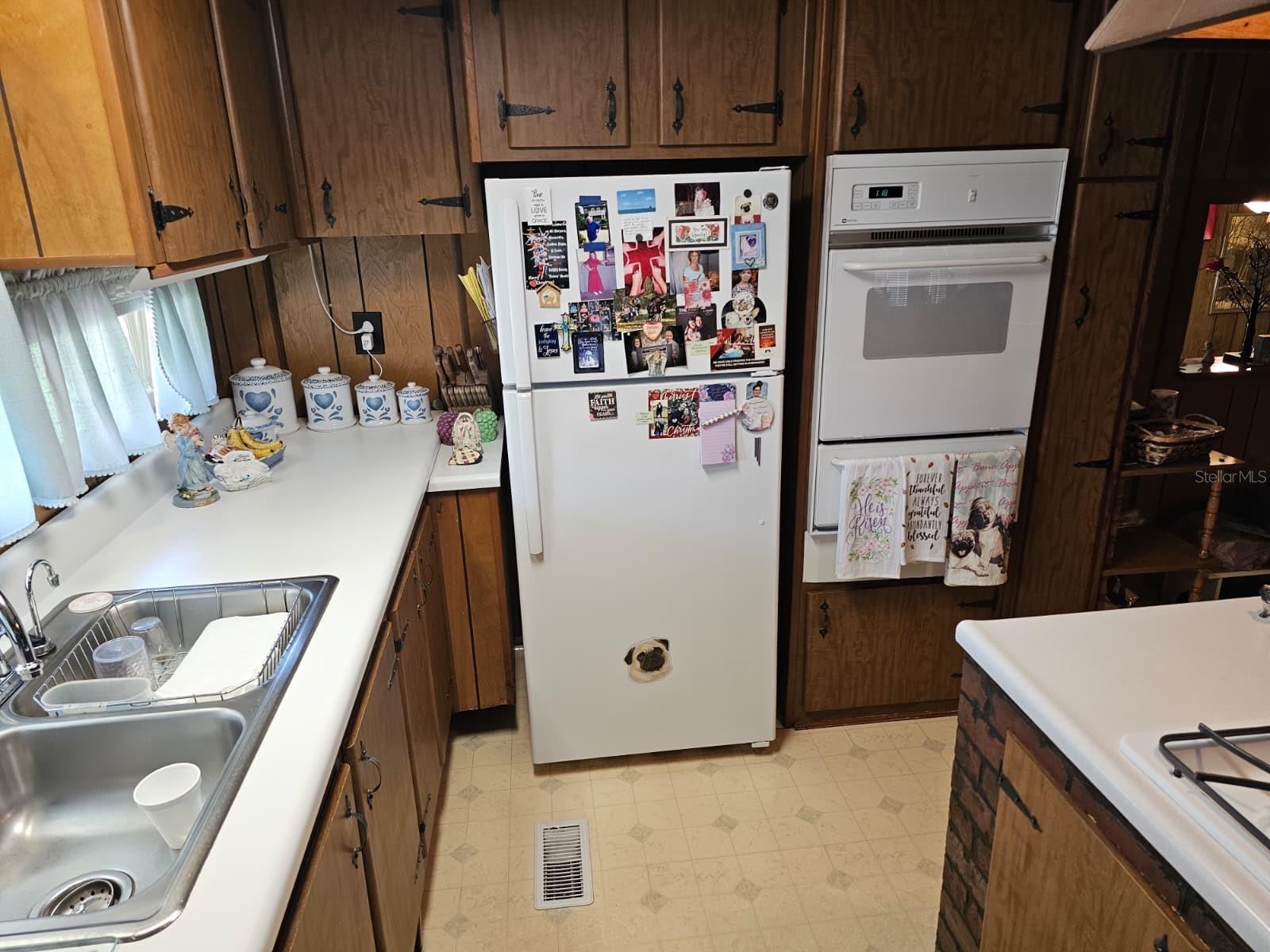 BREEZEWOOD ESTATE - Residential