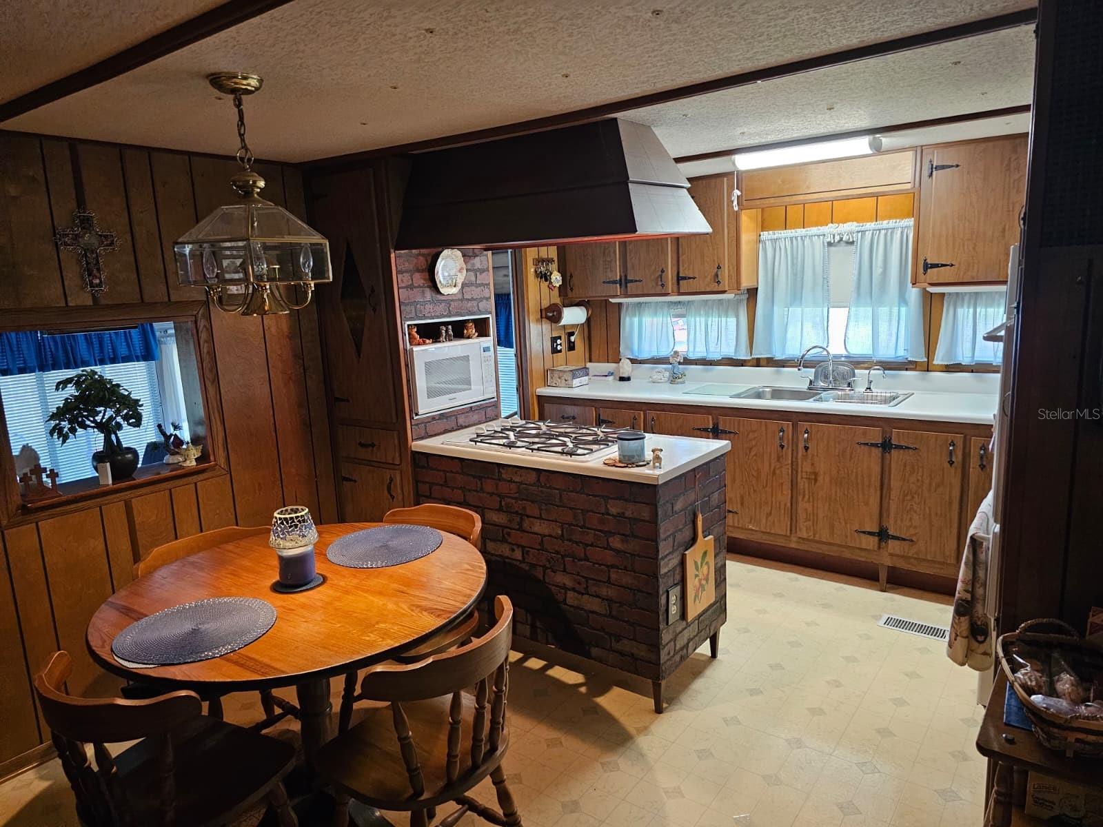BREEZEWOOD ESTATE - Residential