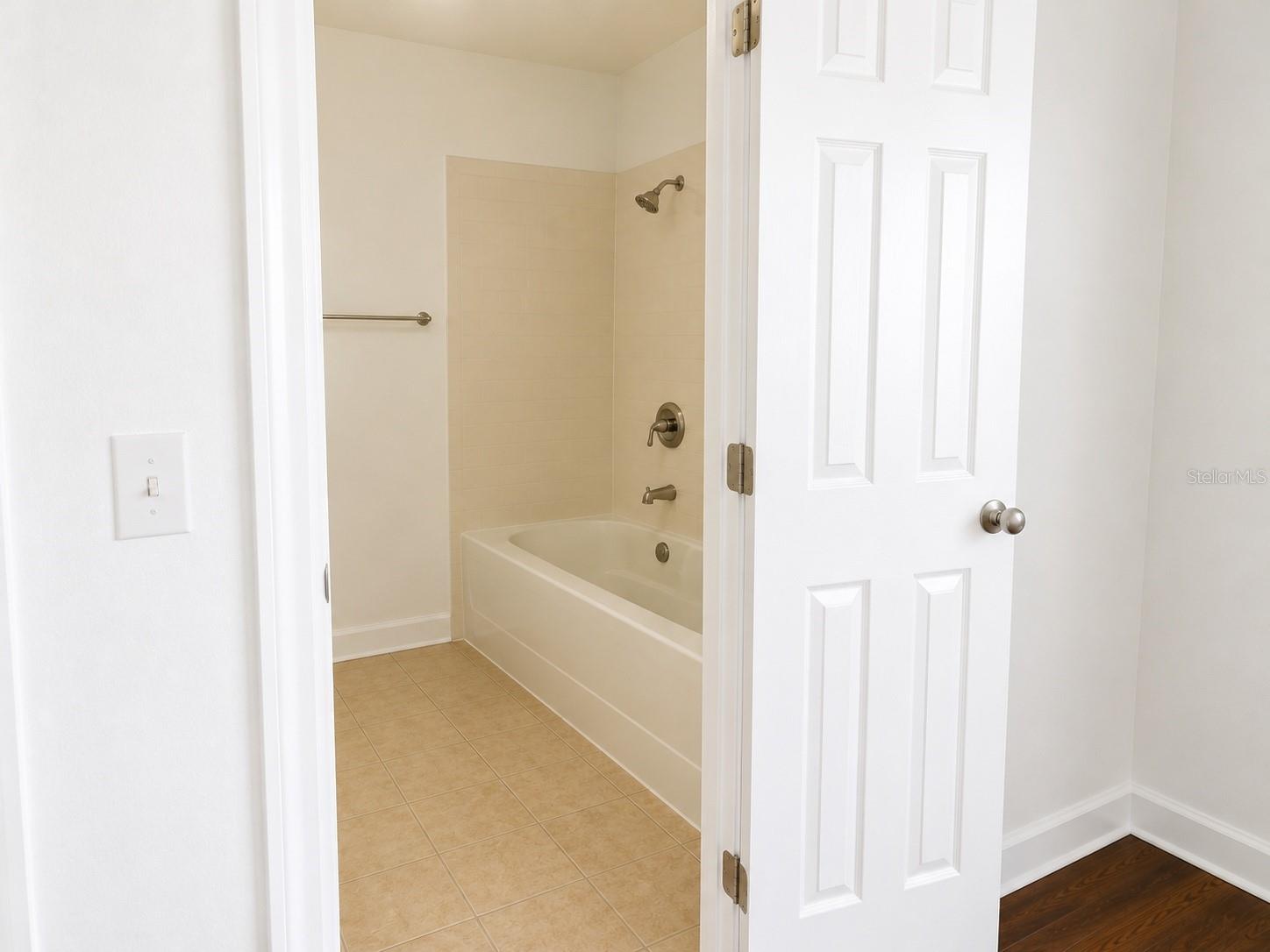 GABLES AT LAKESIDE CONDO - Residential Lease