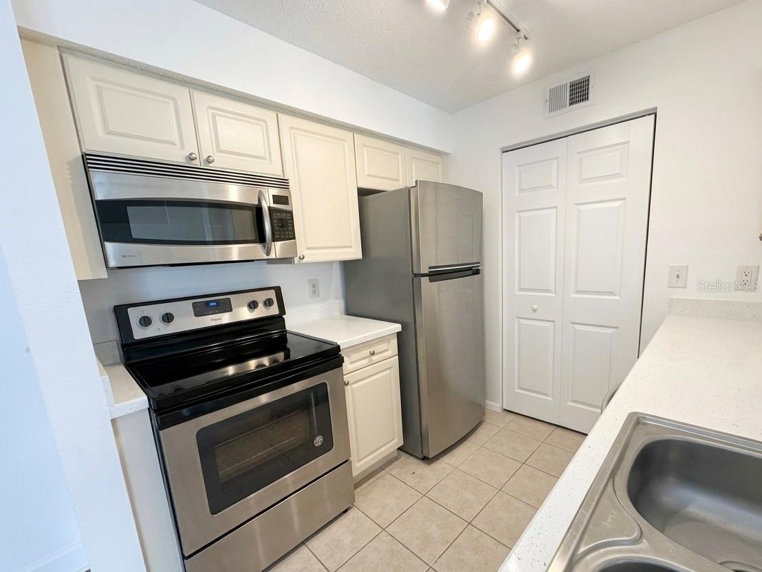 GABLES AT LAKESIDE CONDO - Residential Lease