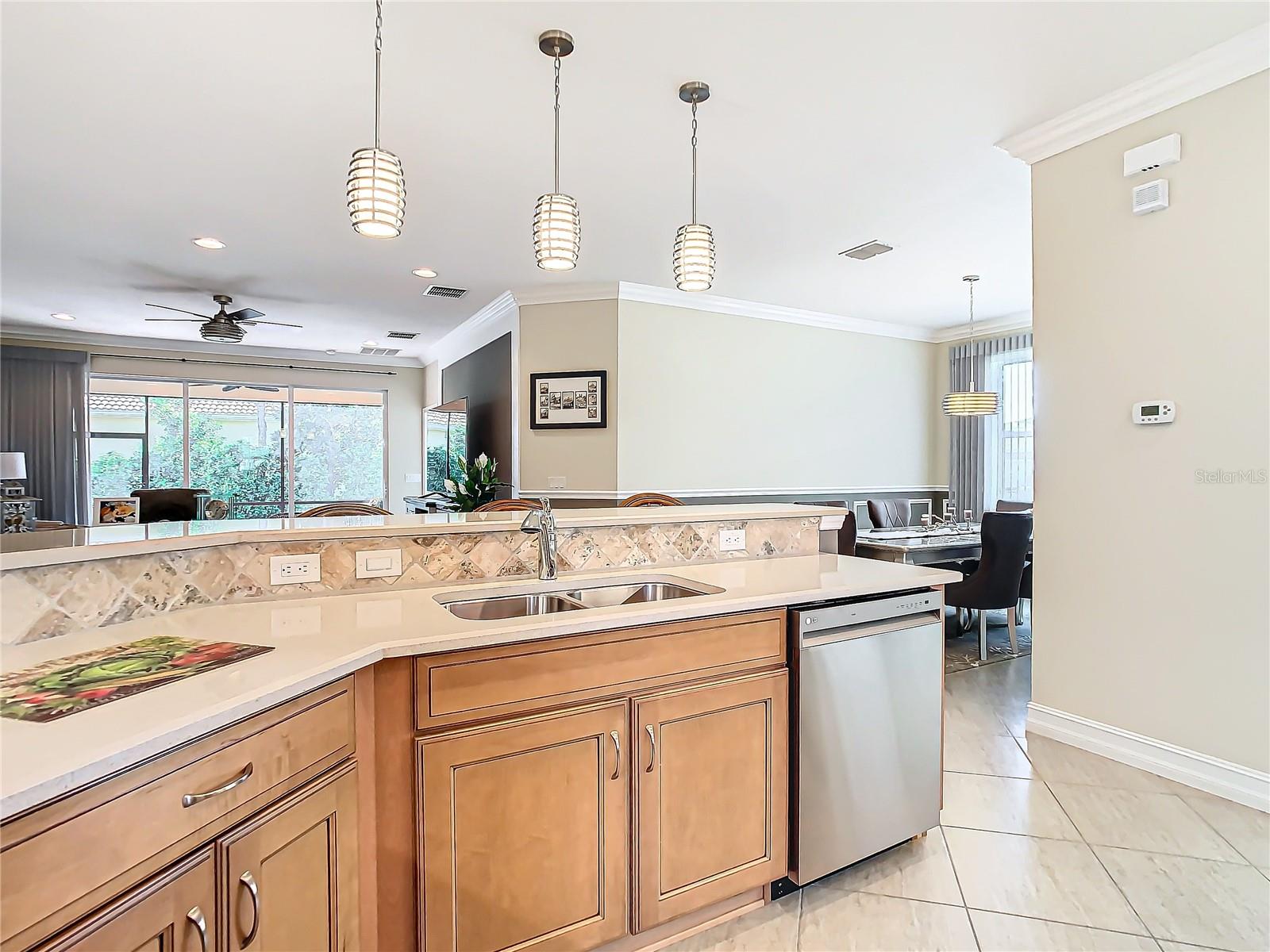 VALENCIA LAKES - Residential