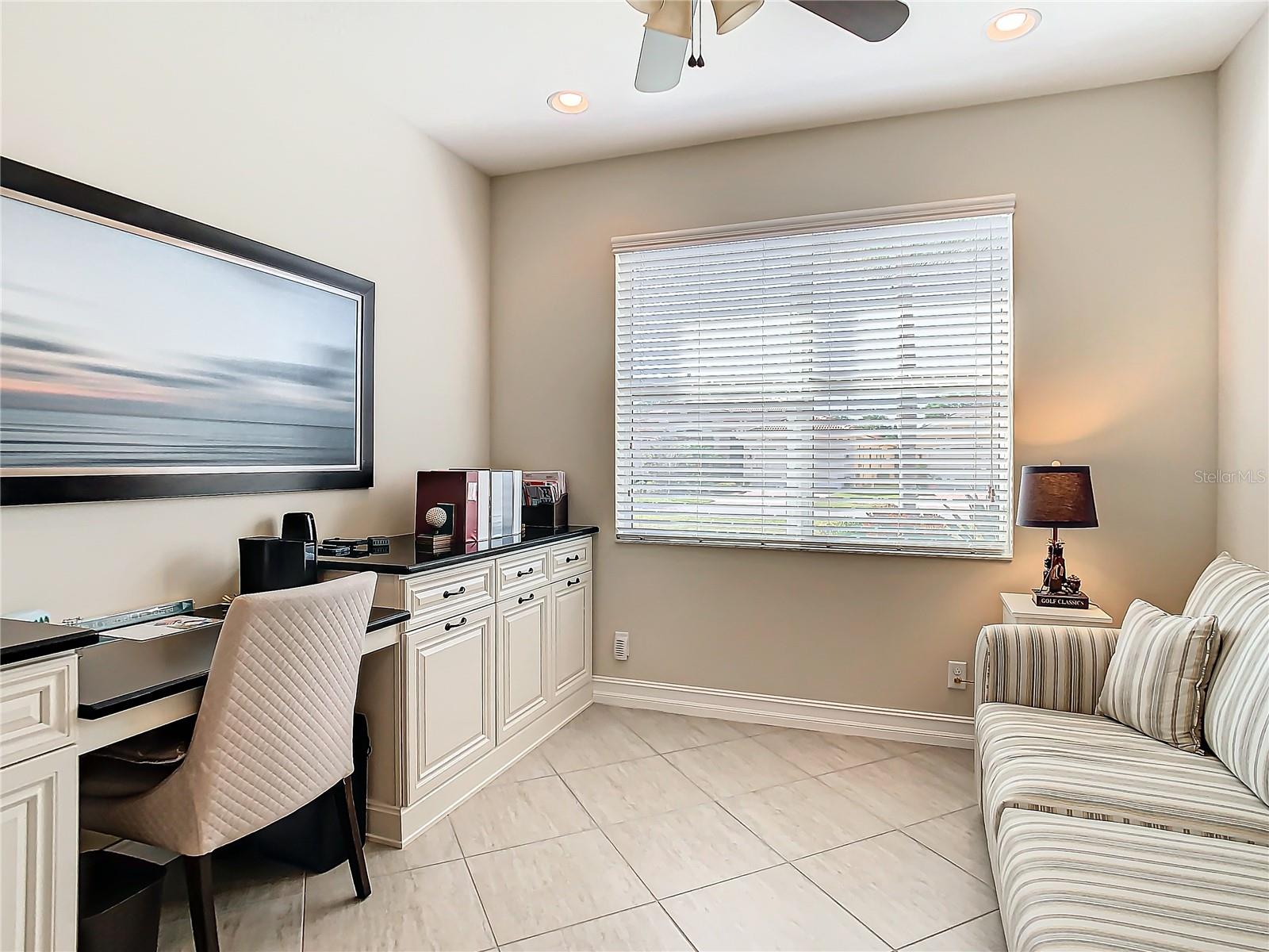 VALENCIA LAKES - Residential