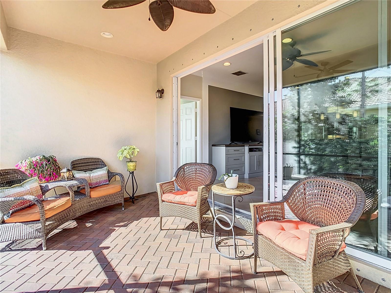 VALENCIA LAKES - Residential