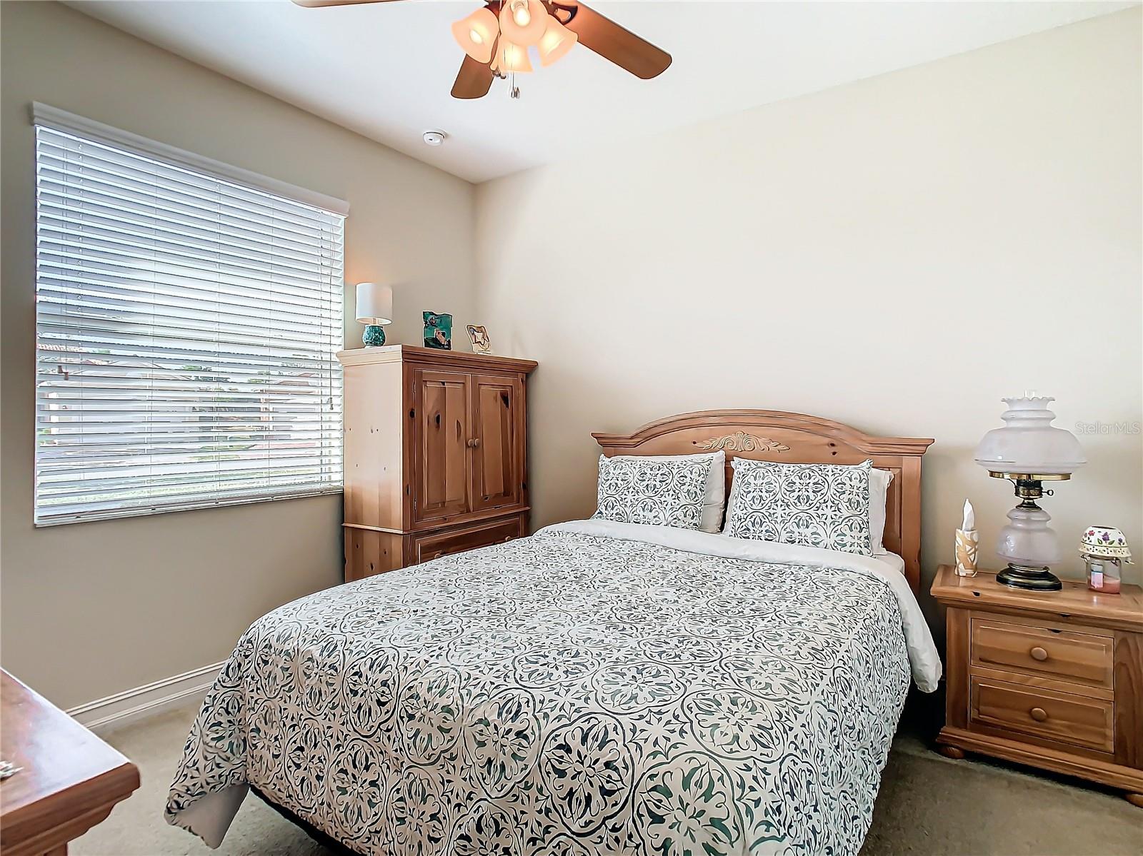 VALENCIA LAKES - Residential