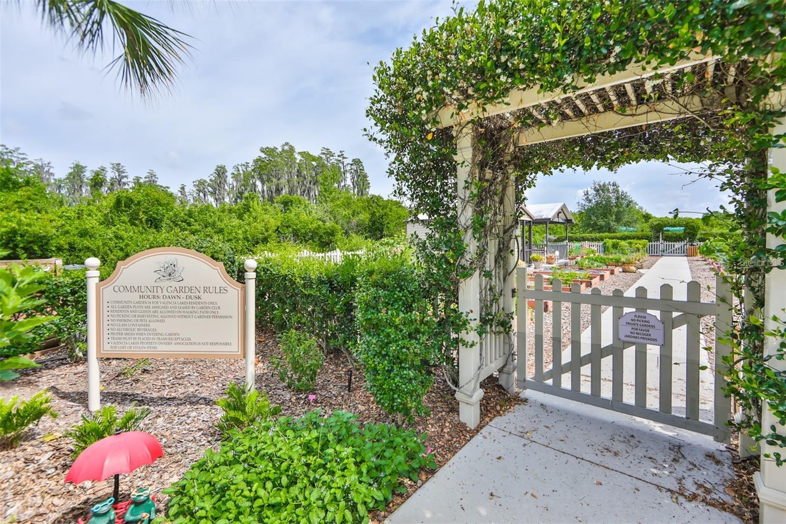 VALENCIA LAKES - Residential