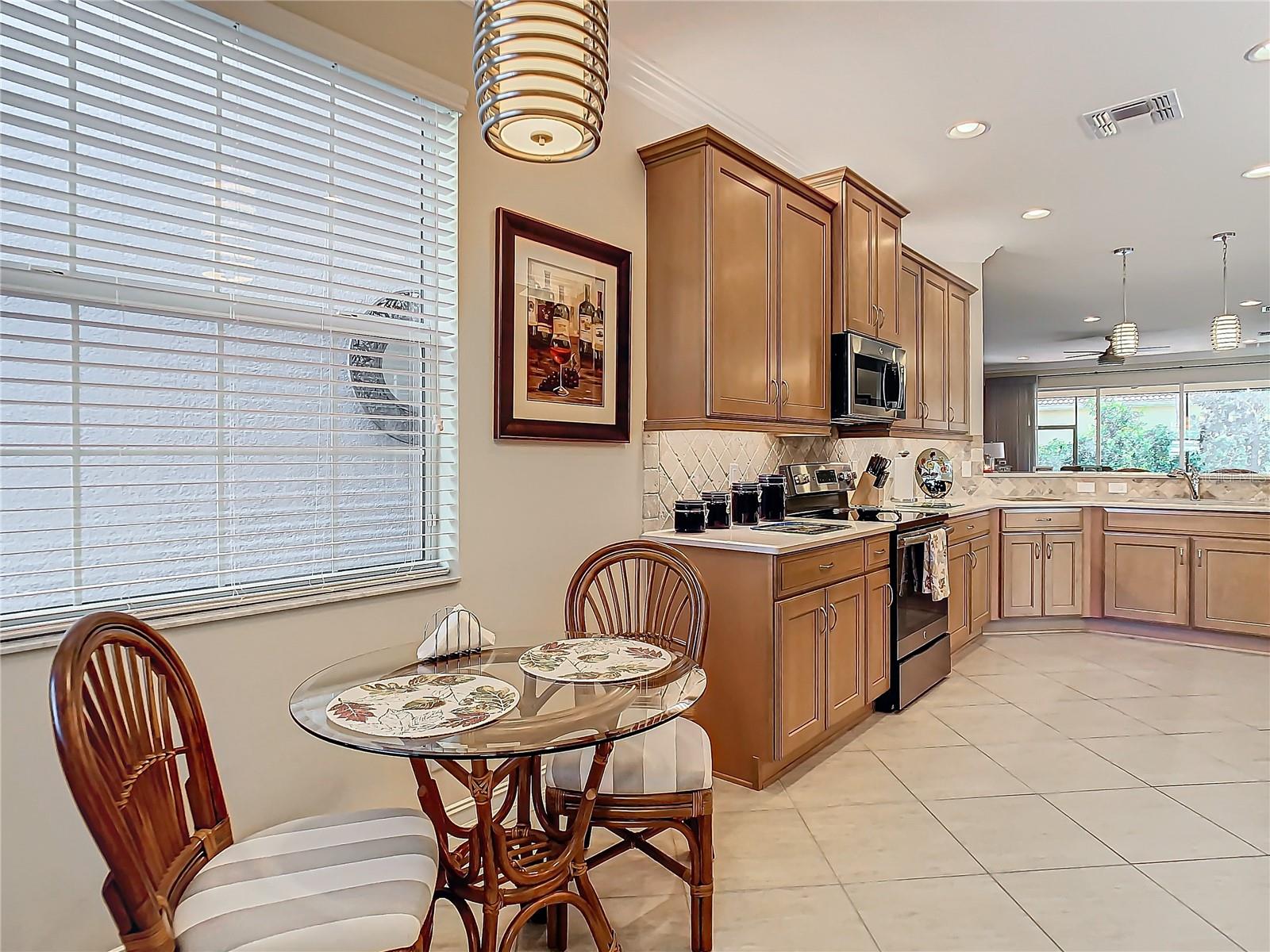 VALENCIA LAKES - Residential